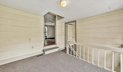 Sunroom with access to kitchen area