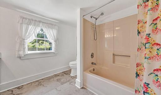 Full bath upper level