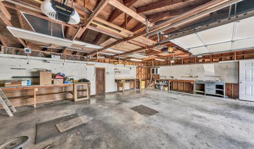 Workshop area in Garage