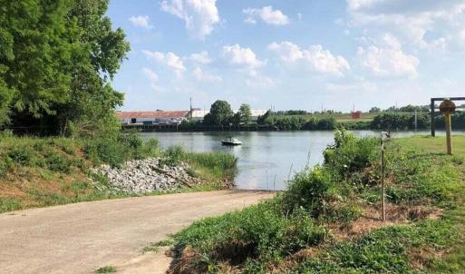 community boat ramp