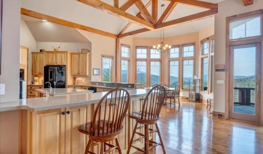 17 Eat-In Kitchen