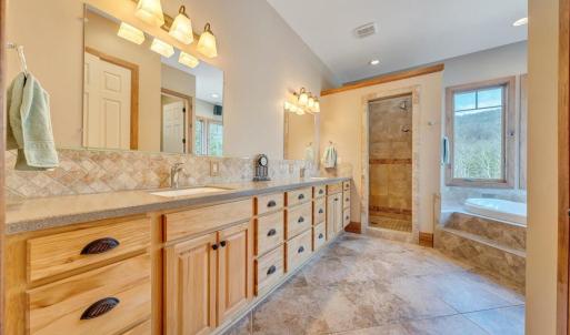 31 Master Bedroom Bathroom