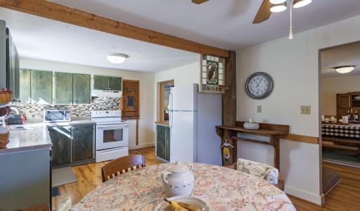 Eat-in kitchen