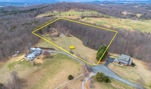Lot lines approximate