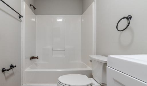 108 Trapper Ln bath 2