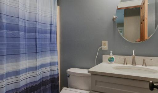 Full bathroom 2