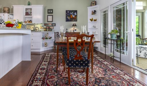 Eat-in Kitchen