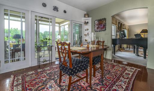 Eat-in Kitchen
