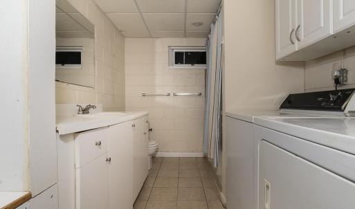 Bath #5 w/laundry area