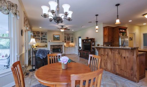 Eat in kitchen