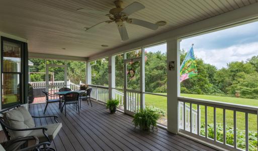 Screened in porch