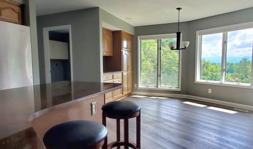 Kitchen w/island, Nook, Laundry Rm