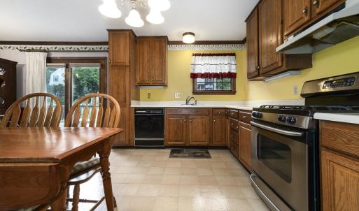 Ample cabinets