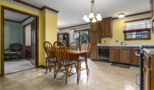 eat-in kitchen