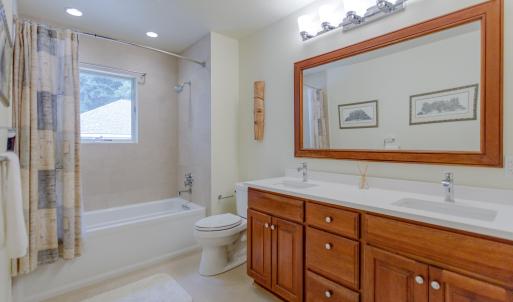 2nd Floor Bathroom