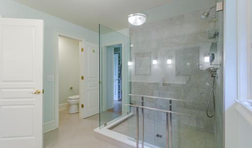 Main Ensuite Bathroom