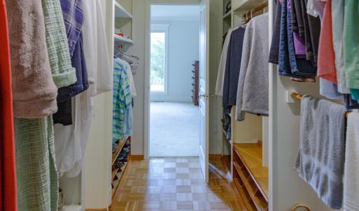 Walk-in Closet