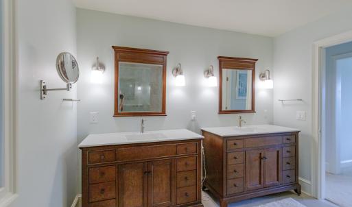 Main Ensuite Bathroom