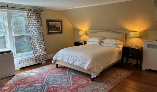 Upstairs Master Suite