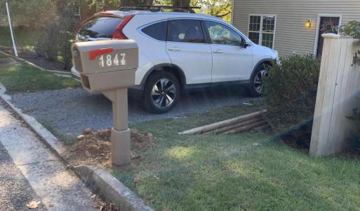 1847 Hawthorne off St. parking