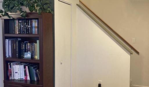 1847 Hawthorne Living room view 2