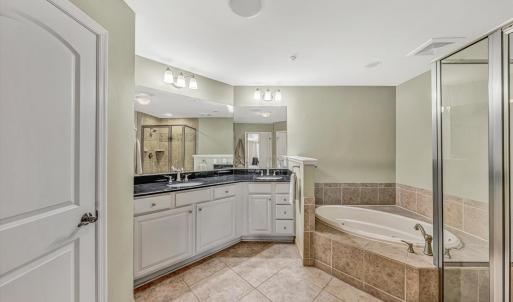 Photo #18 of 100 Bridgewater Pointe Place, Moneta, VA