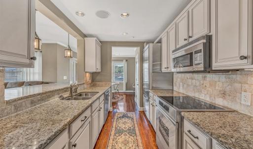 Photo #4 of 100 Bridgewater Pointe Place, Moneta, VA