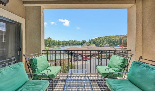 Photo #14 of 100 Bridgewater Pointe Place, Moneta, VA