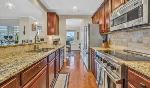 Photo #10 of 100 Bridgewater Pointe Place, Moneta, VA