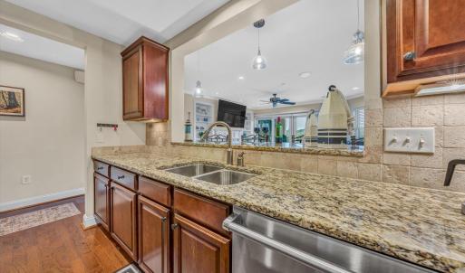 Photo #13 of 100 Bridgewater Pointe Place, Moneta, VA