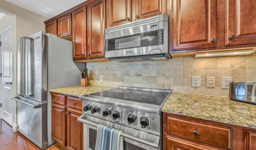 Photo #14 of 100 Bridgewater Pointe Place, Moneta, VA