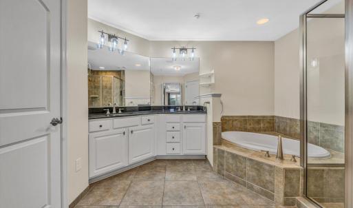 Photo #21 of 100 Bridgewater Pointe Place, Moneta, VA