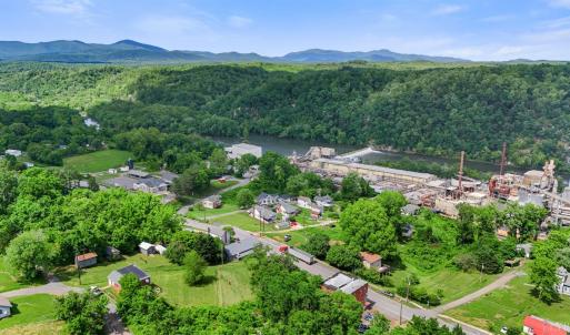 Photo #2 of 10662 Lee Jackson Highway, Big Island, VA 0.3 acres