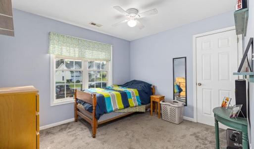 All the bedrooms havenice sized closets