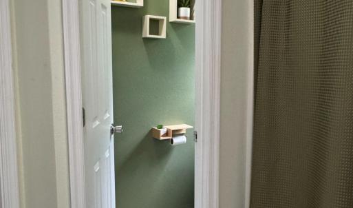Then a separate toilet room for two to use the bathroom at once.