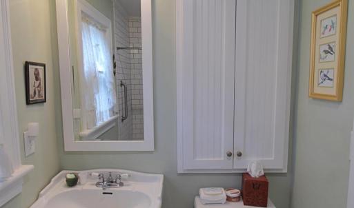 Main bedroom bathroom