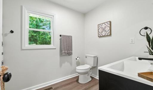 Upper Level Full Bath