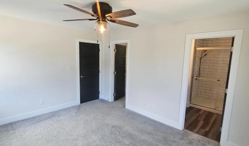 Primary bdrm w/ensuite bath and walkin closetto left of bath