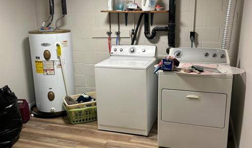 Utility room . Washer & Dryer convey.