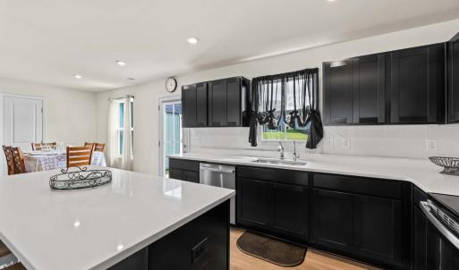 LOTS of great workspace! There is a disposal in the sink also.