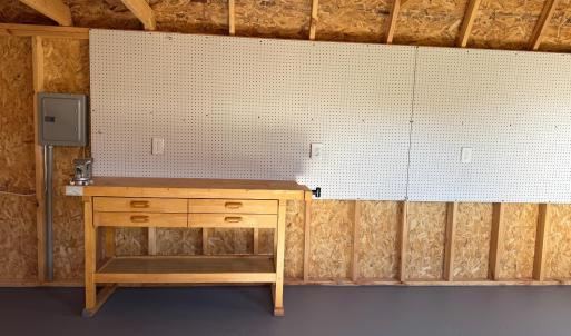 The shed is fully electrified and the workbench conveys also