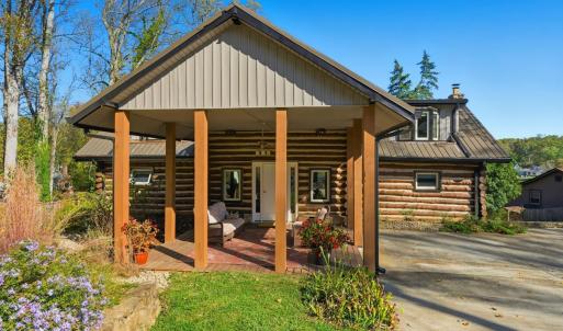ROAD SIDE ENTRANCE INTO HOME
