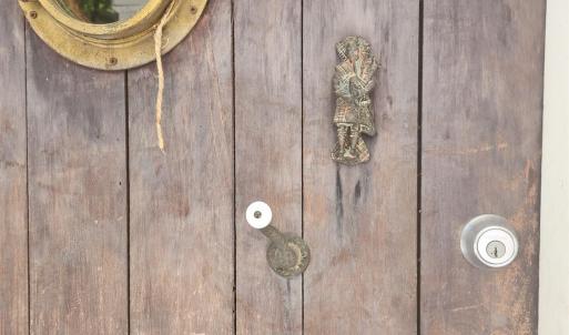 Hand-turn doorbell and Porthole Window