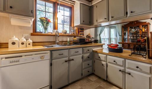 Photo #11 of 301 Log Cabin Road, Appomattox, VA 1.0 acres