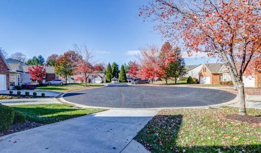 Front view cul-de-sac