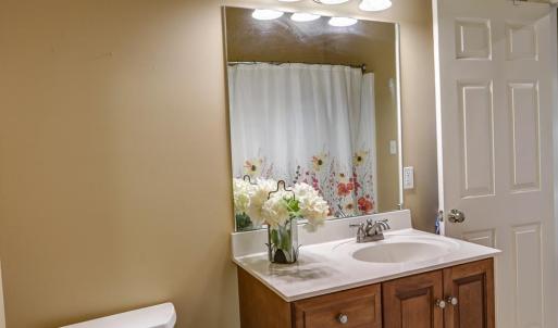 Ensuite bath for 4th bedroom