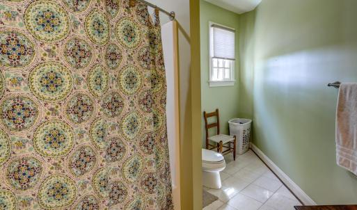 Ensuite bath for 3rd bedroom