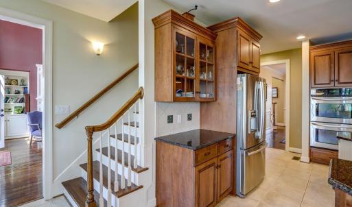 2nd staircase to upstairs off kitchen!