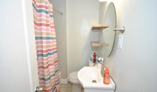 Main Level Full bathroom