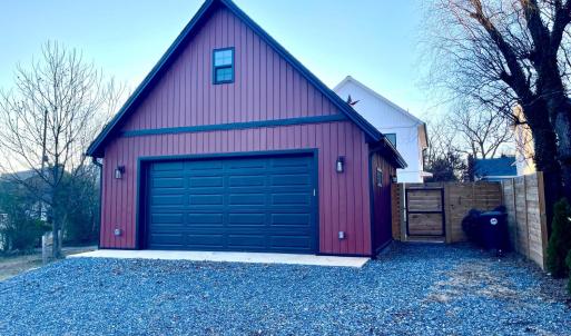 Photo #11 of 807 Grove Street, Bedford, VA